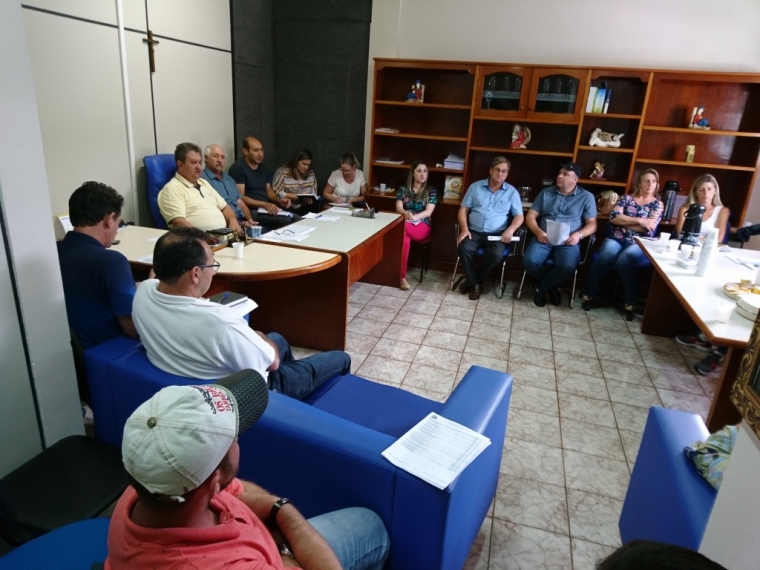 Em Nova Laranjeiras reunião com secretariado e chefes de departamentos traça metas para 2018